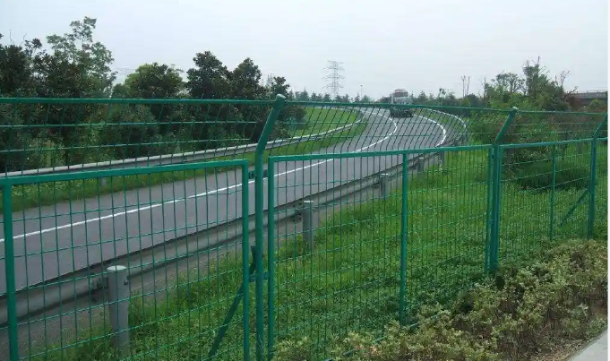 高速公路刺铁丝隔离栅